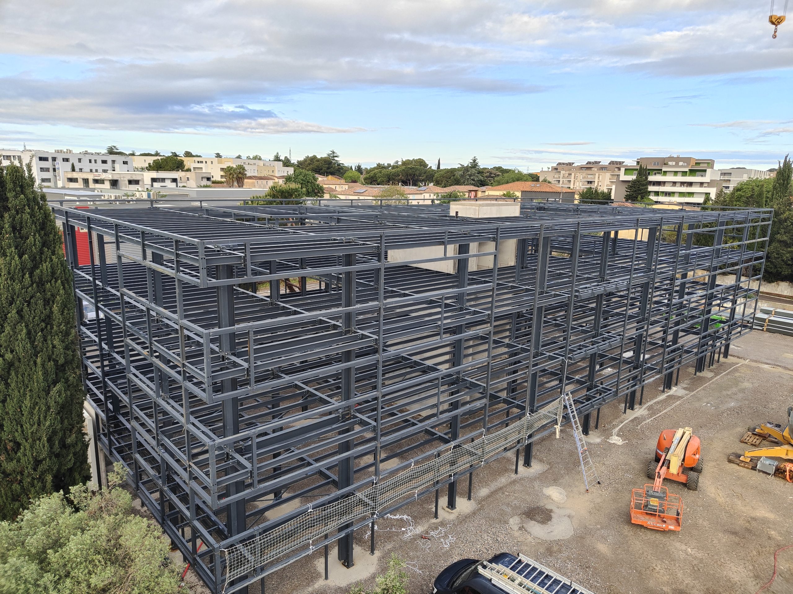 Montage d'un immeuble de bureaux + parking à Montpellier